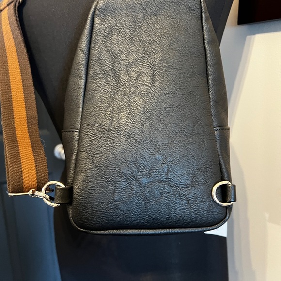 💯% authentic LV material on this new bag! - Picture 4 of 7